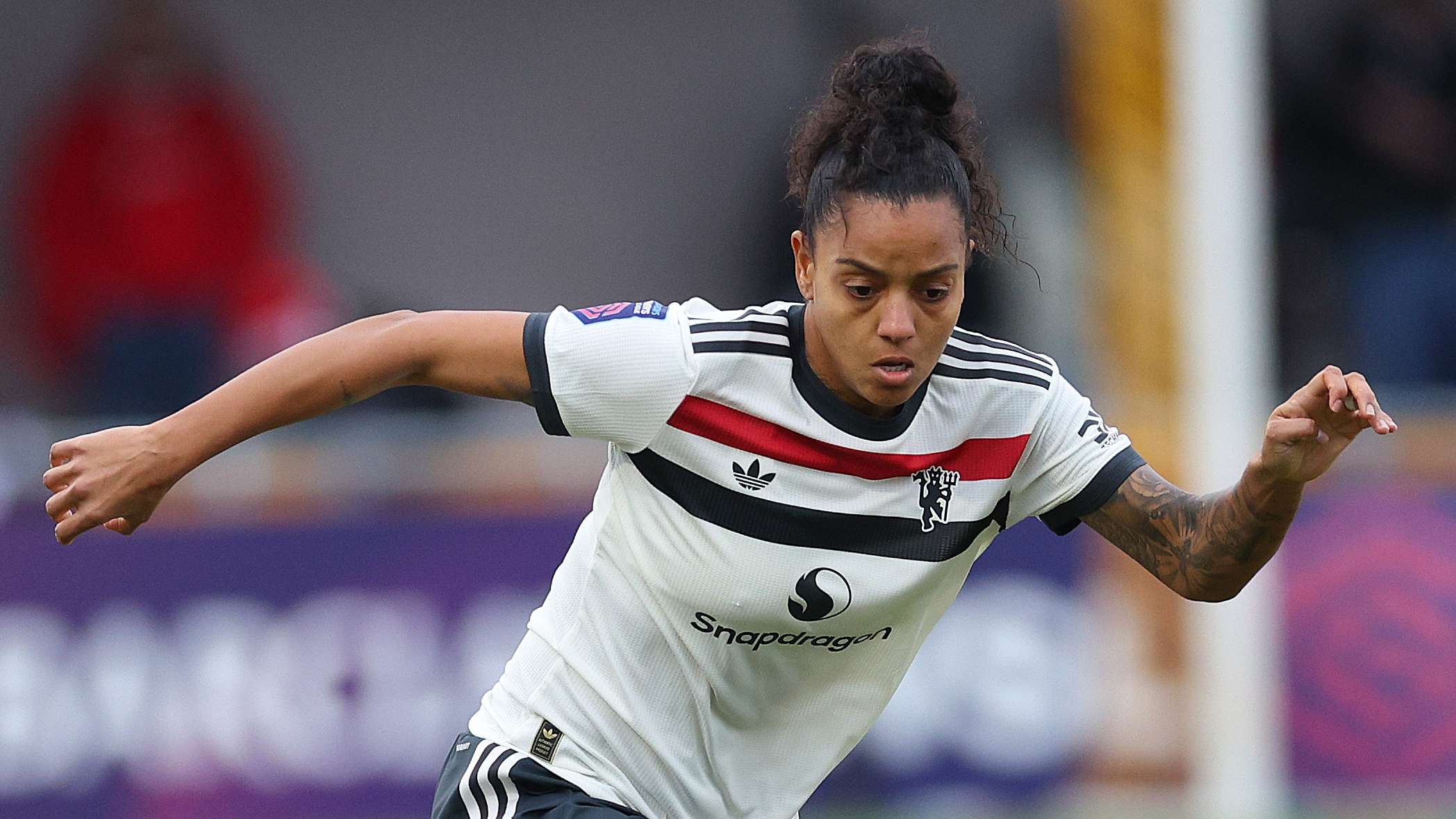 现得更加出 现得更加出